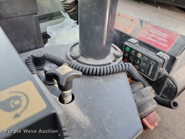 image for item NB9863 2003 Freightliner Johnston FC-70 street sweeper truck