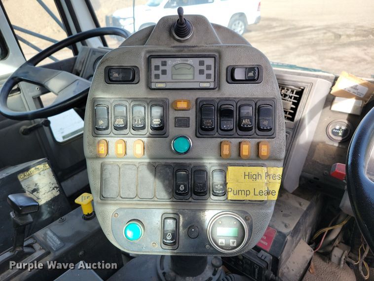 image for item NB9863 2003 Freightliner Johnston FC-70 street sweeper truck