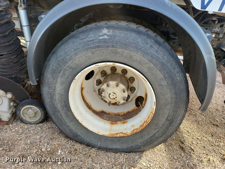 image for item NB9863 2003 Freightliner Johnston FC-70 street sweeper truck