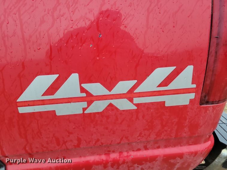 image for item NB9871 1999 GMC Sierra 2500 pickup truck