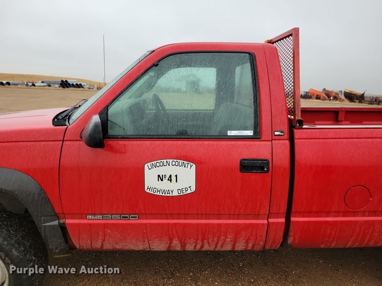 image for item NB9871 1999 GMC Sierra 2500 pickup truck