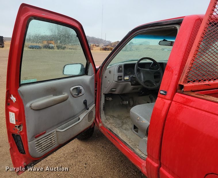 image for item NB9871 1999 GMC Sierra 2500 pickup truck