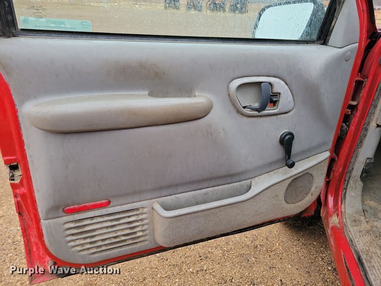 image for item NB9871 1999 GMC Sierra 2500 pickup truck