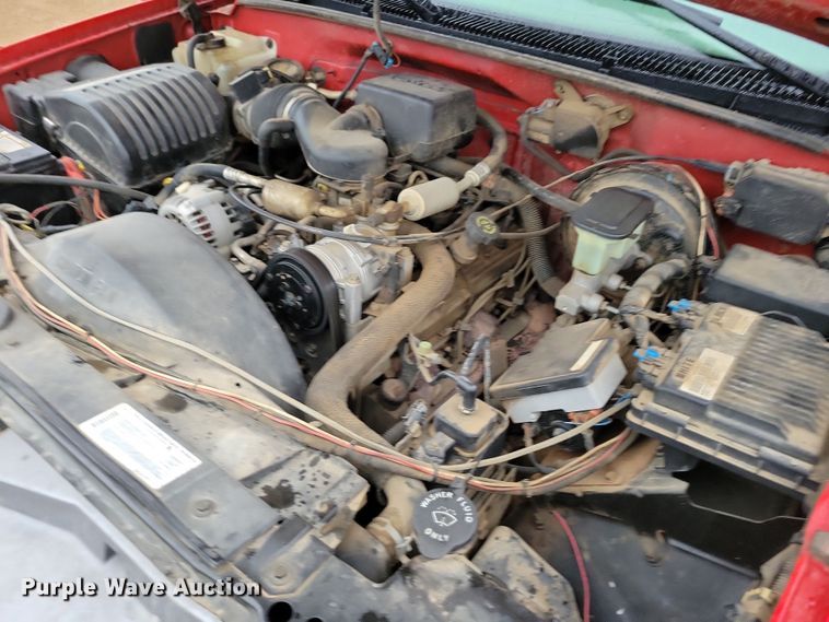 image for item NB9871 1999 GMC Sierra 2500 pickup truck