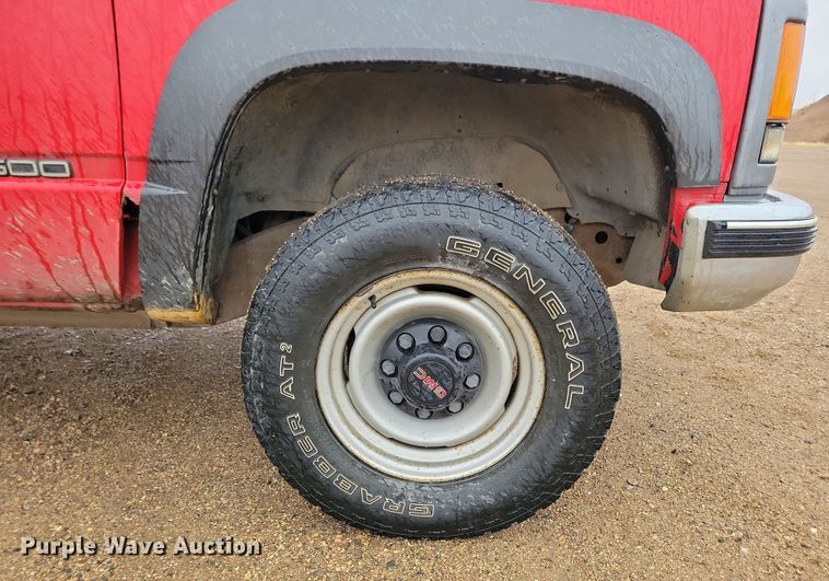 image for item NB9871 1999 GMC Sierra 2500 pickup truck