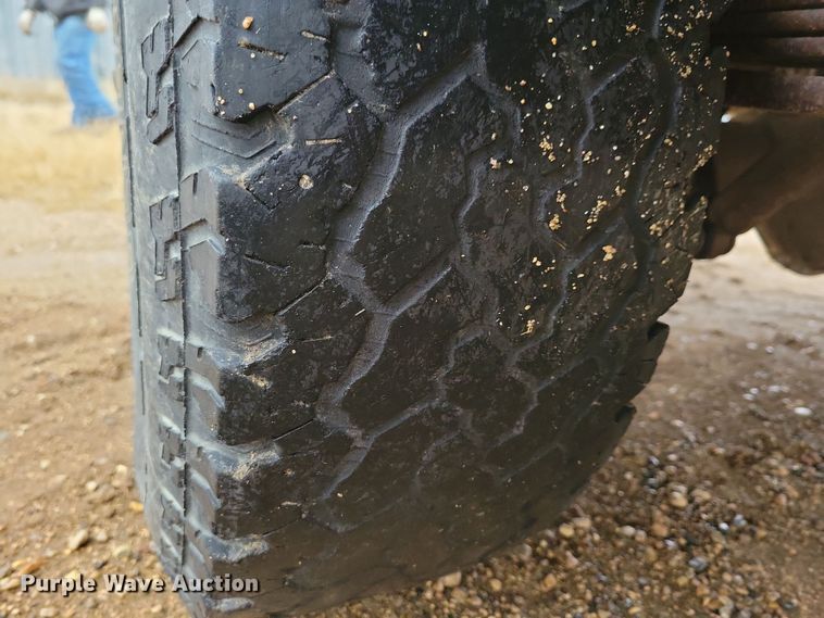 image for item NB9871 1999 GMC Sierra 2500 pickup truck