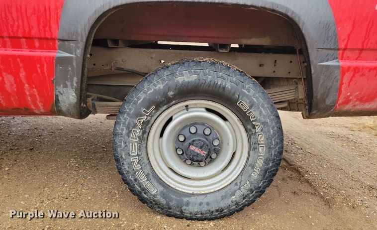 image for item NB9871 1999 GMC Sierra 2500 pickup truck