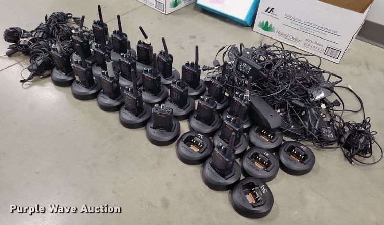 image for item NB9895 (20) Motorola Mag One BPR 40 radios