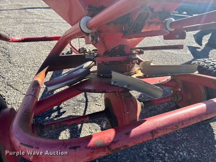 image for item NN9621 Lely spreader