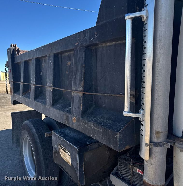 image for item NN9625 1998 Freightliner FL80 dump truck