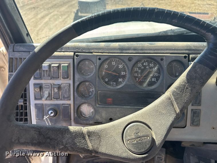 image for item NN9625 1998 Freightliner FL80 dump truck