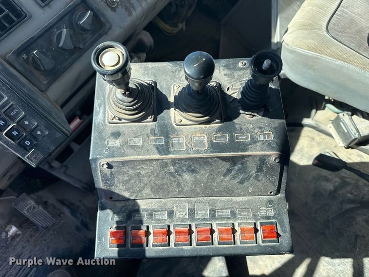 image for item NN9625 1998 Freightliner FL80 dump truck