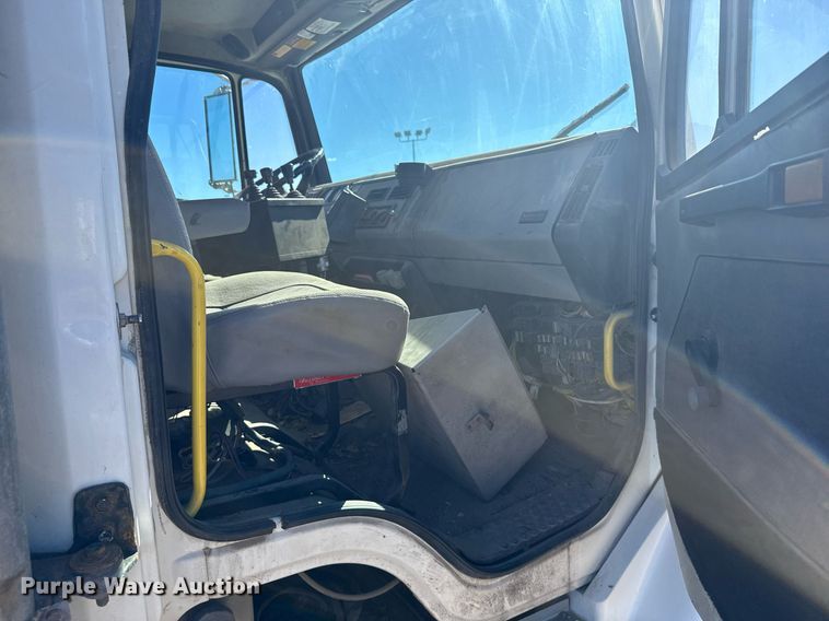 image for item NN9625 1998 Freightliner FL80 dump truck