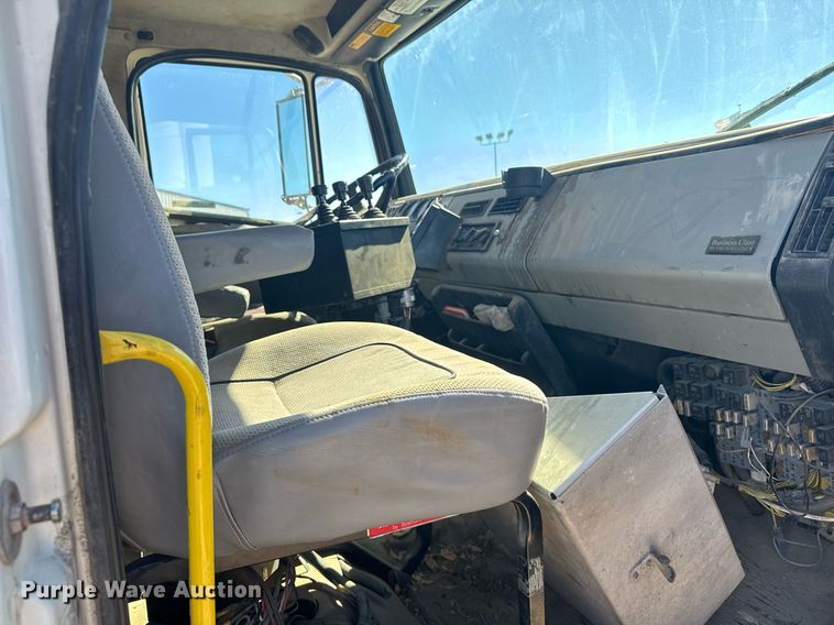 image for item NN9625 1998 Freightliner FL80 dump truck