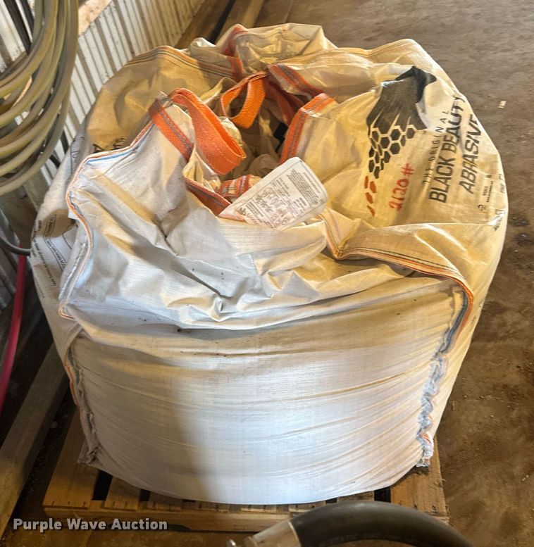 image for item NN9632 Black Beauty X-Fine sandblasting sand