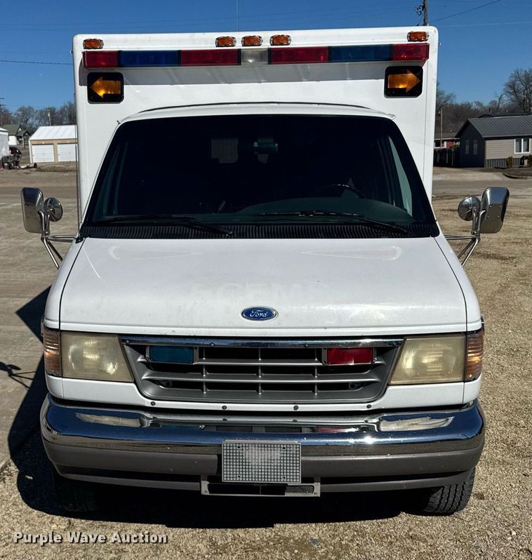 image for item NN9634 1994 Ford E350 ambulance
