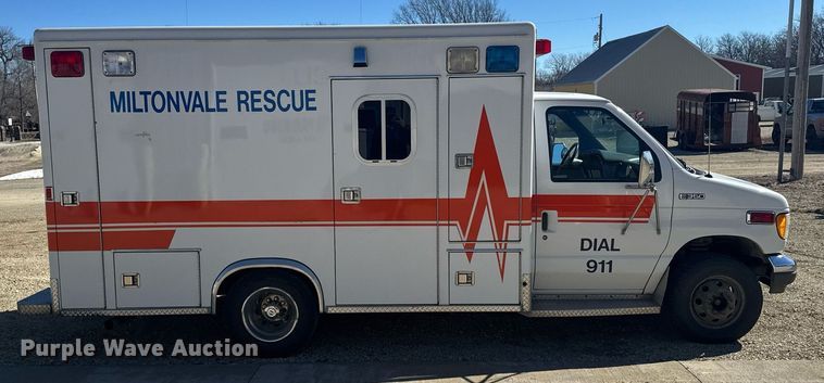 image for item NN9634 1994 Ford E350 ambulance
