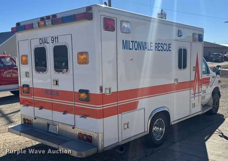 image for item NN9634 1994 Ford E350 ambulance