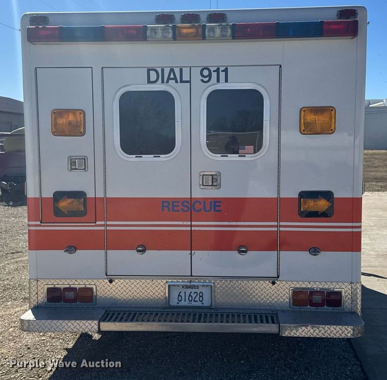 image for item NN9634 1994 Ford E350 ambulance