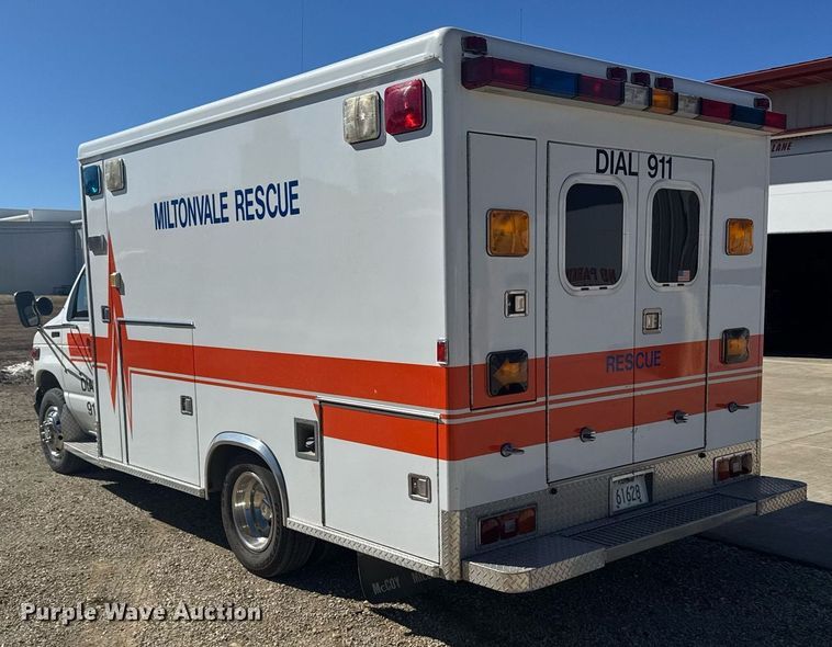 image for item NN9634 1994 Ford E350 ambulance