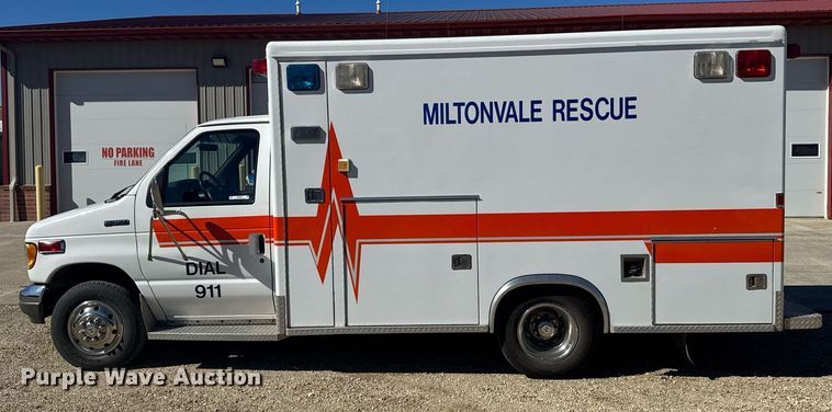 image for item NN9634 1994 Ford E350 ambulance