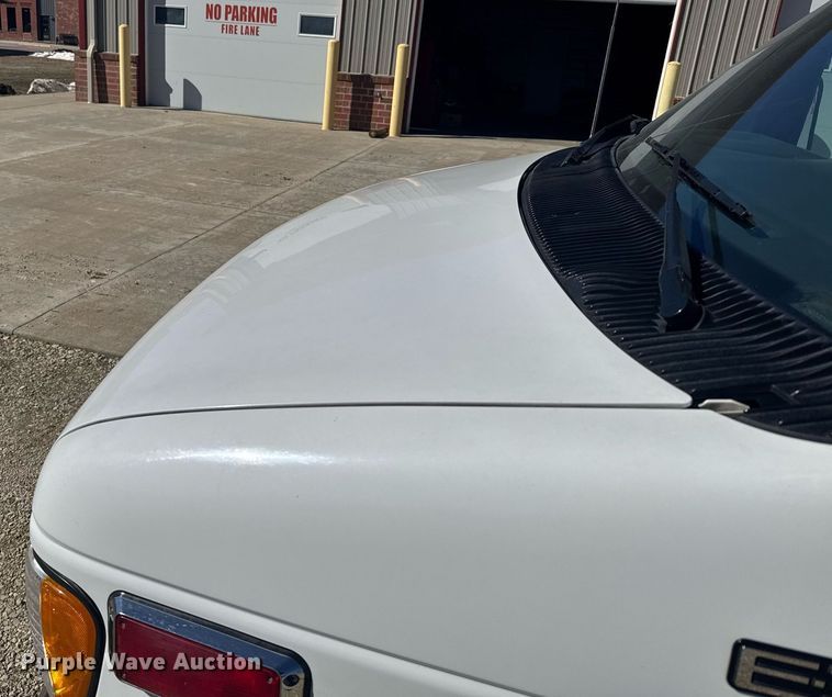 image for item NN9634 1994 Ford E350 ambulance