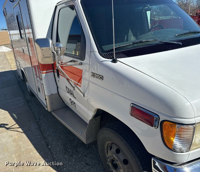 image for item NN9634 1994 Ford E350 ambulance