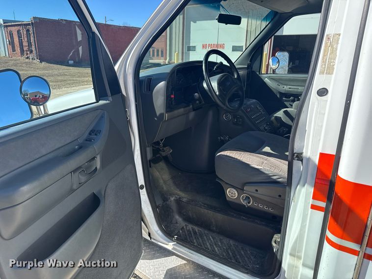 image for item NN9634 1994 Ford E350 ambulance