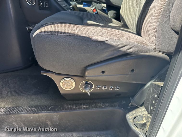 image for item NN9634 1994 Ford E350 ambulance