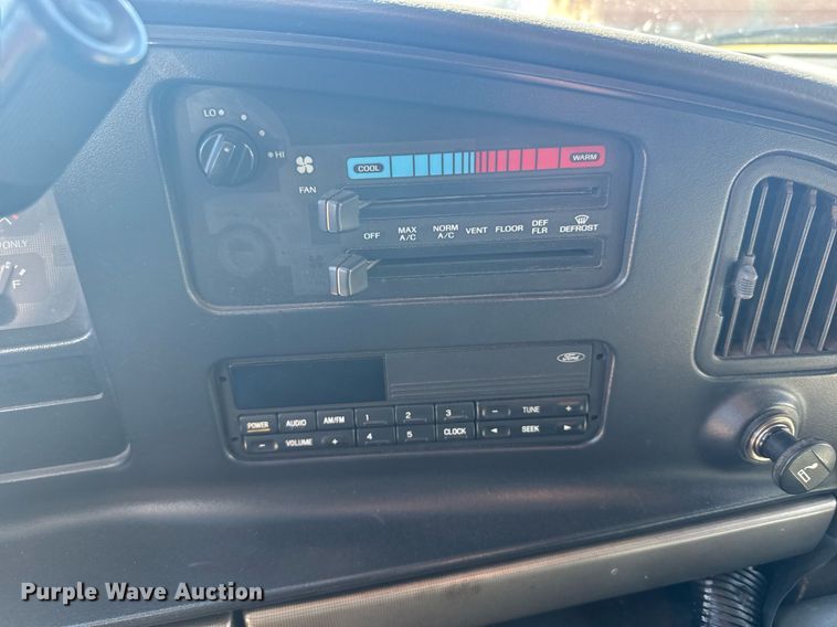 image for item NN9634 1994 Ford E350 ambulance