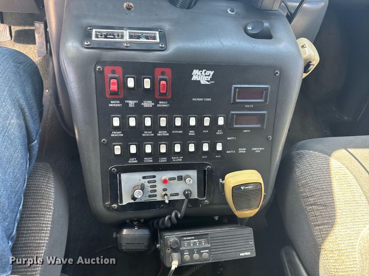 image for item NN9634 1994 Ford E350 ambulance