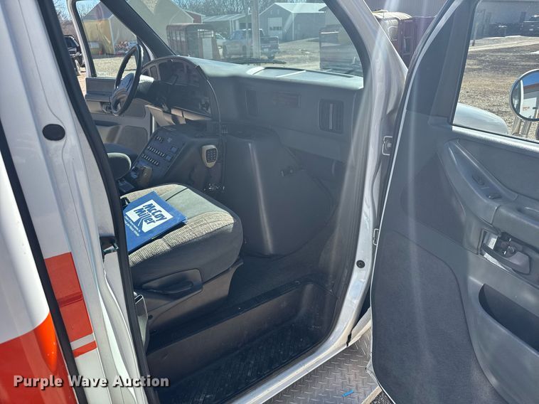 image for item NN9634 1994 Ford E350 ambulance