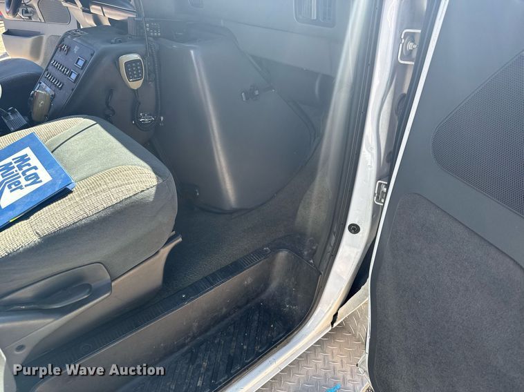 image for item NN9634 1994 Ford E350 ambulance