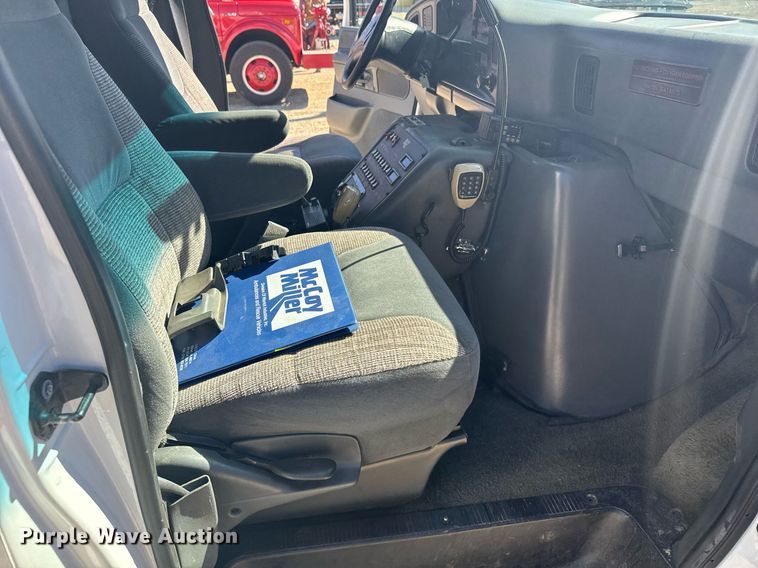 image for item NN9634 1994 Ford E350 ambulance