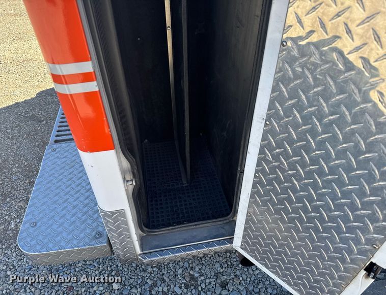 image for item NN9634 1994 Ford E350 ambulance