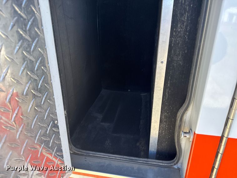 image for item NN9634 1994 Ford E350 ambulance