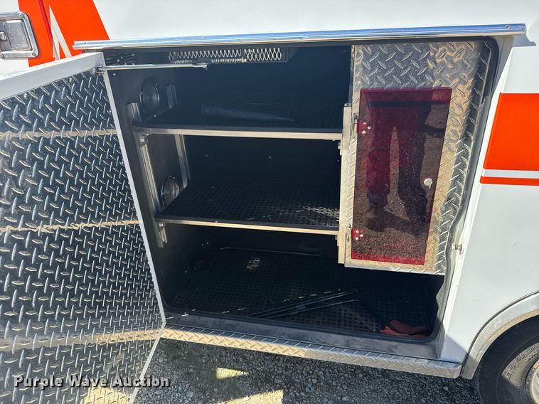 image for item NN9634 1994 Ford E350 ambulance