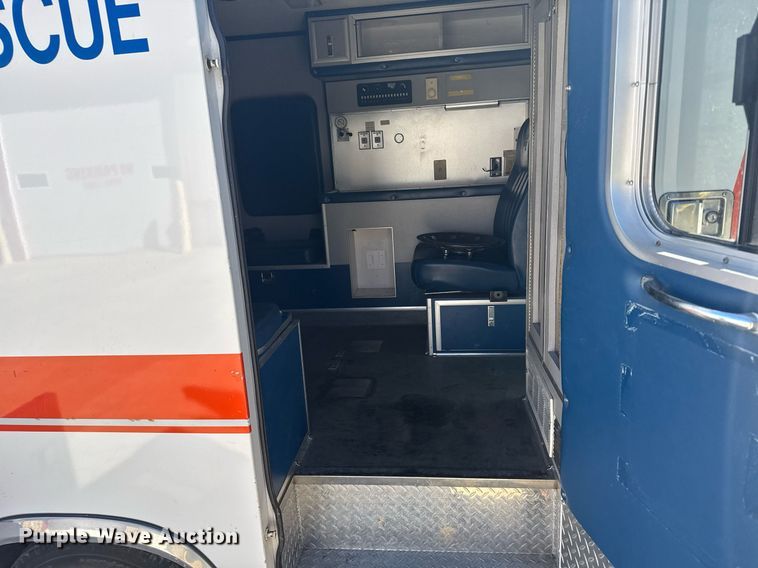 image for item NN9634 1994 Ford E350 ambulance