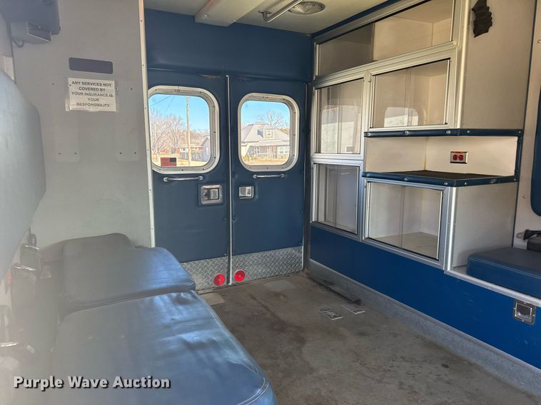 image for item NN9634 1994 Ford E350 ambulance