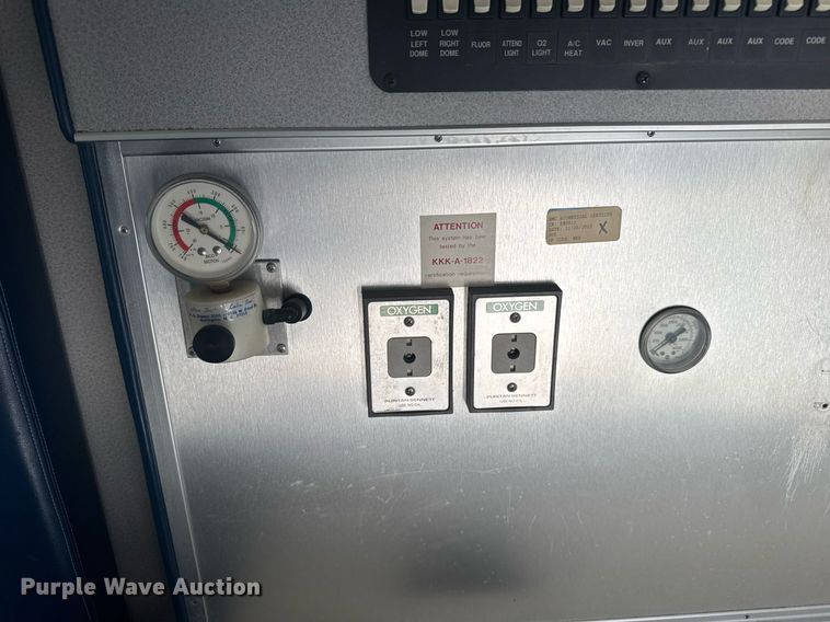 image for item NN9634 1994 Ford E350 ambulance