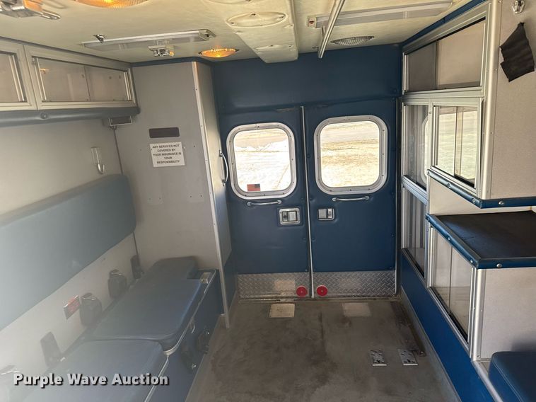 image for item NN9634 1994 Ford E350 ambulance