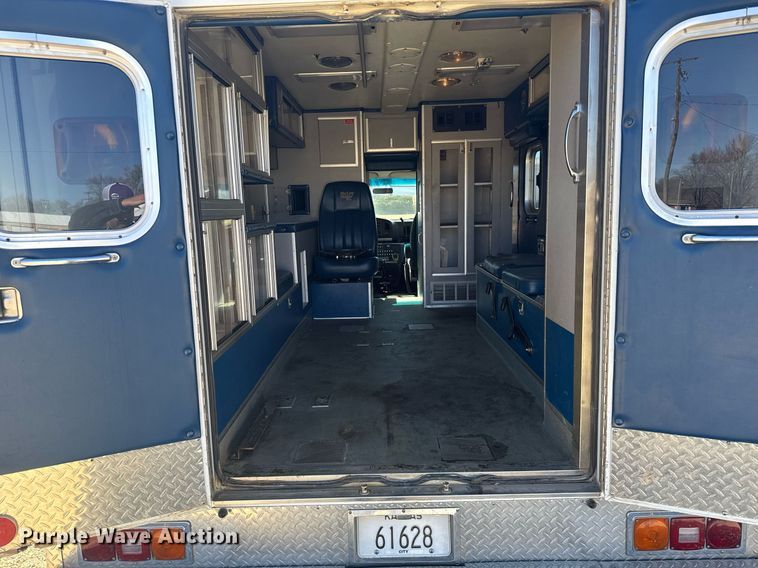 image for item NN9634 1994 Ford E350 ambulance