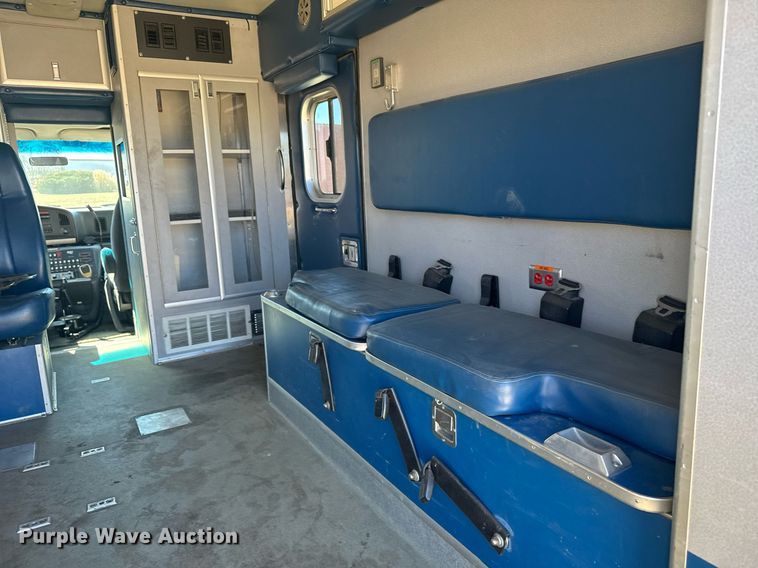 image for item NN9634 1994 Ford E350 ambulance