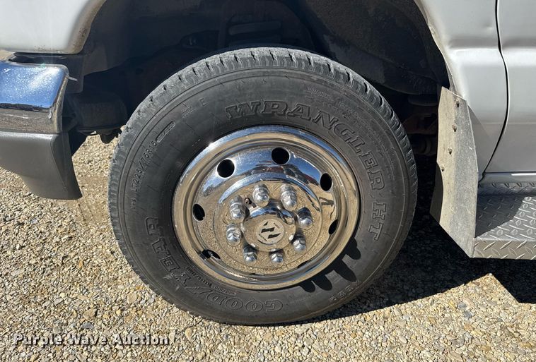 image for item NN9634 1994 Ford E350 ambulance