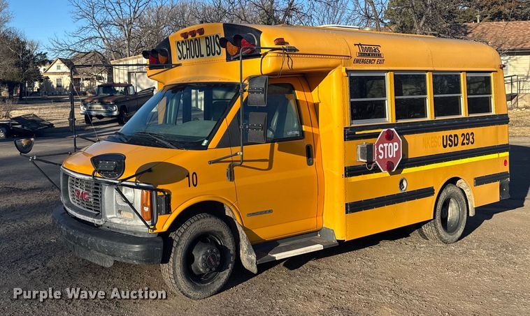 image for item NN9637 2000 GMC Magnavan school bus