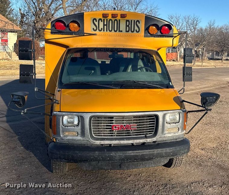 image for item NN9637 2000 GMC Magnavan school bus