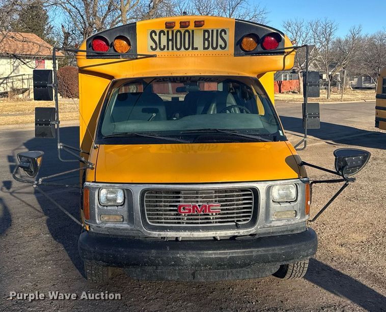 image for item NN9637 2000 GMC Magnavan school bus