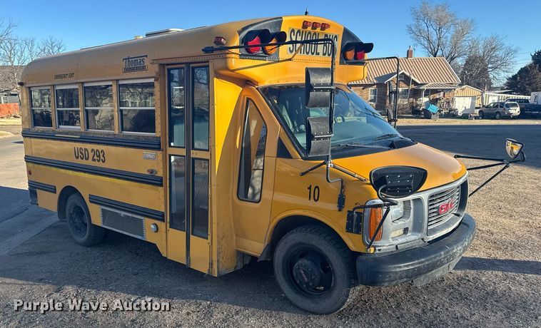 image for item NN9637 2000 GMC Magnavan school bus