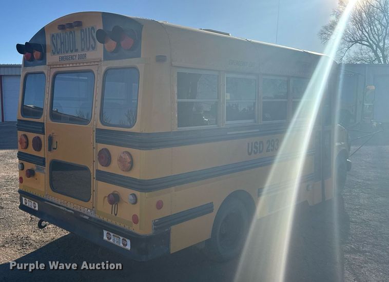 image for item NN9637 2000 GMC Magnavan school bus