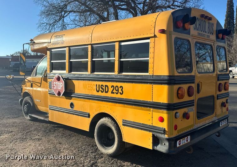 image for item NN9637 2000 GMC Magnavan school bus